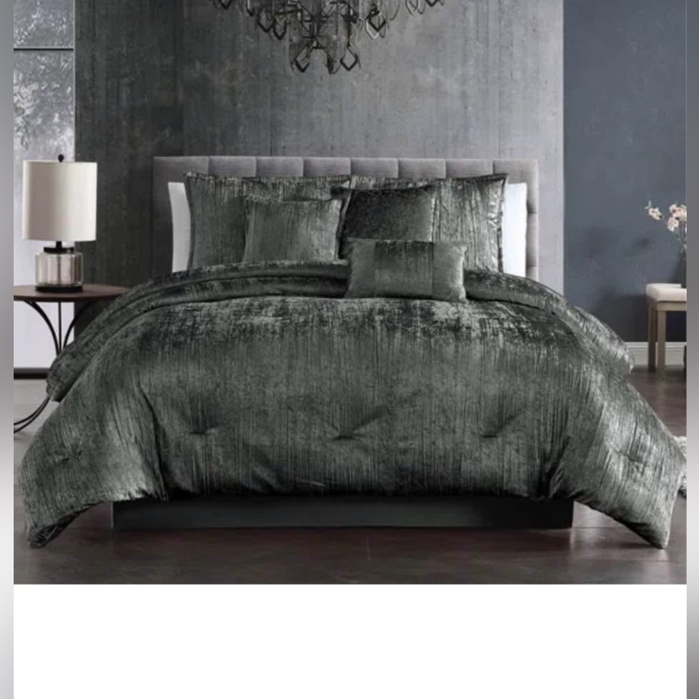 Luxurious Velvet Bedding Set in Gray